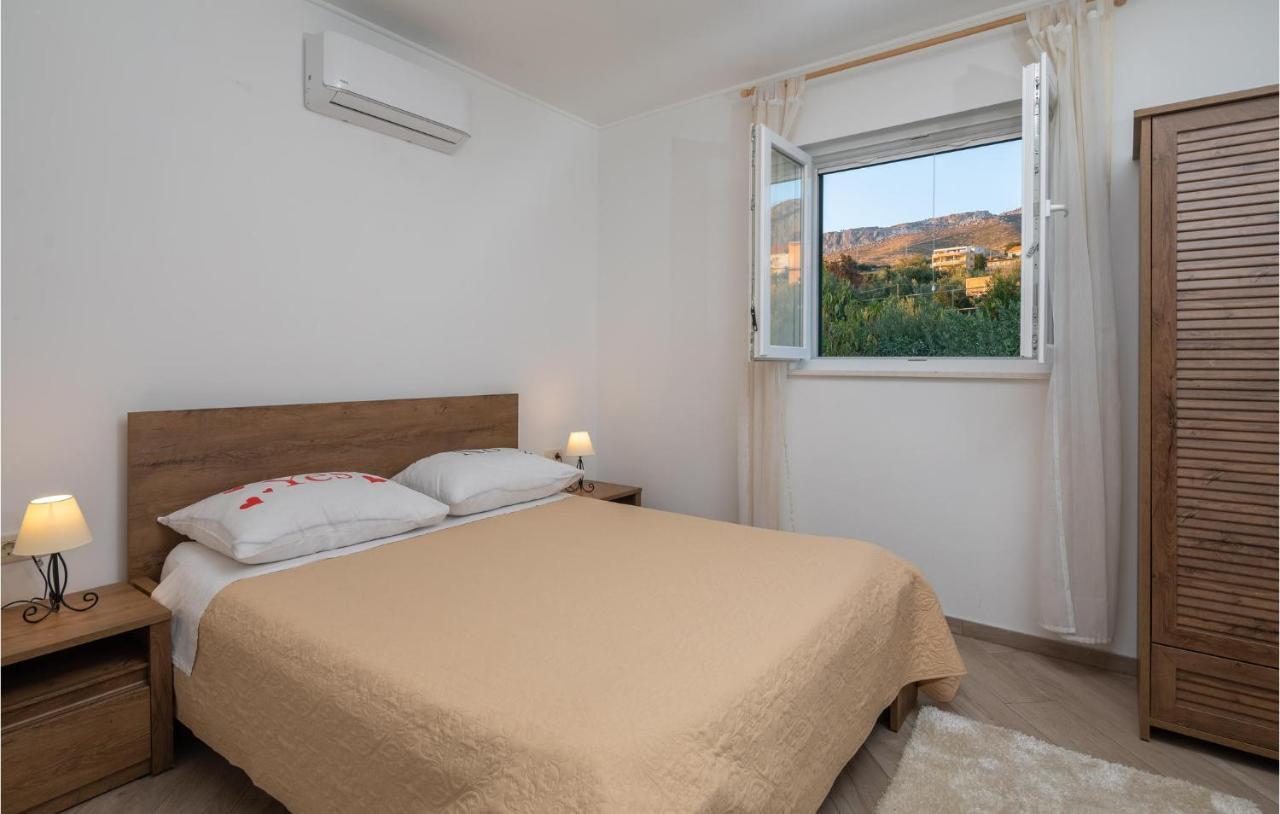 Cozy Home In Zrnovnica With Wifi Esterno foto