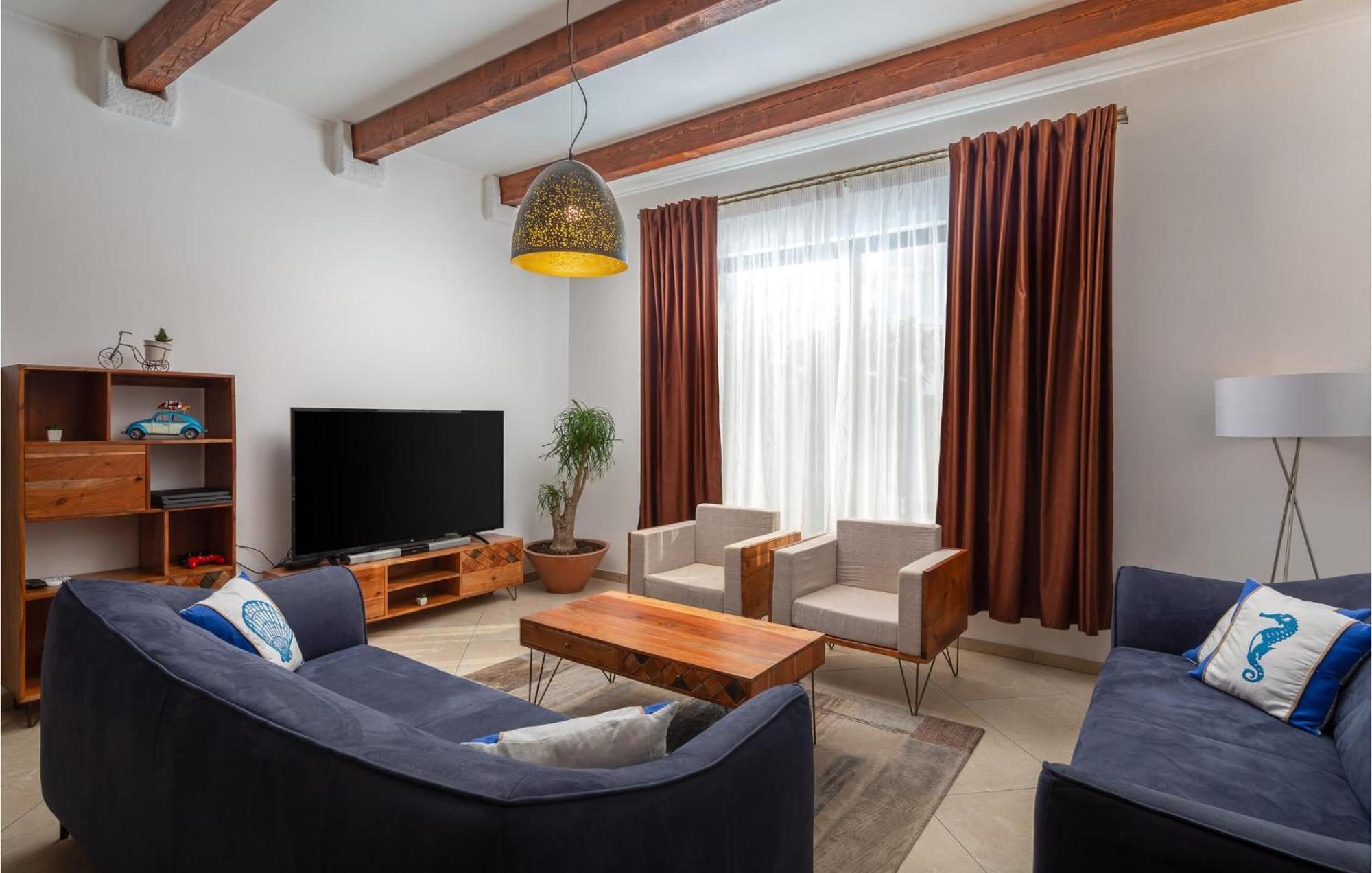 Cozy Home In Zrnovnica With Wifi Esterno foto