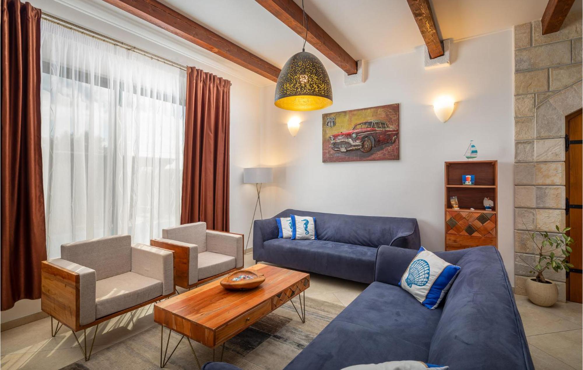 Cozy Home In Zrnovnica With Wifi Esterno foto